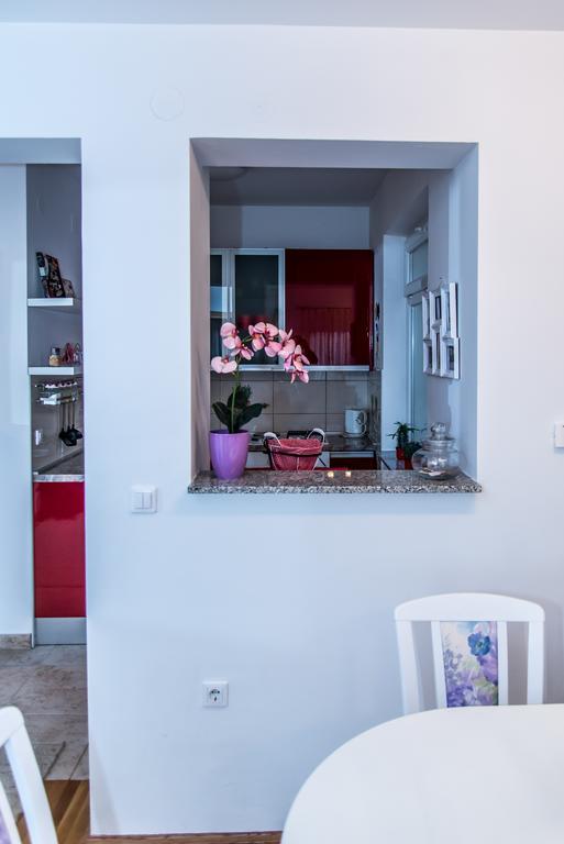 Apartment Flores Osijek Bagian luar foto