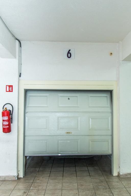 Apartment Flores Osijek Bagian luar foto