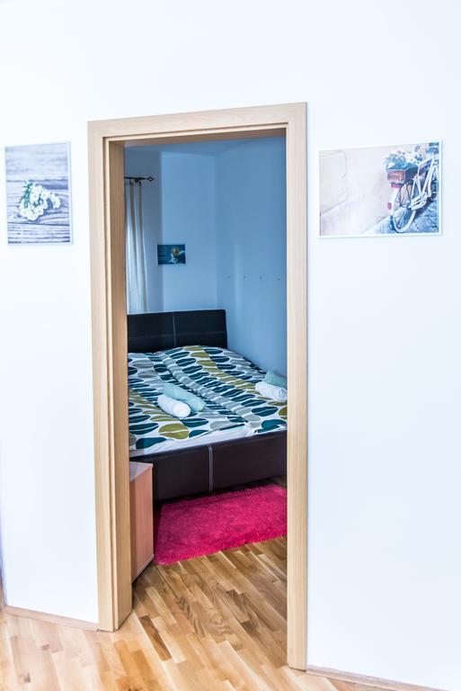 Apartment Flores Osijek Bagian luar foto
