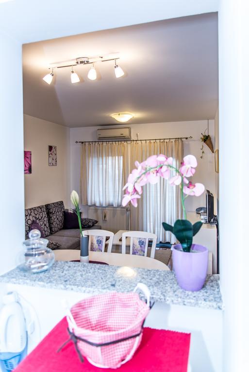 Apartment Flores Osijek Bagian luar foto