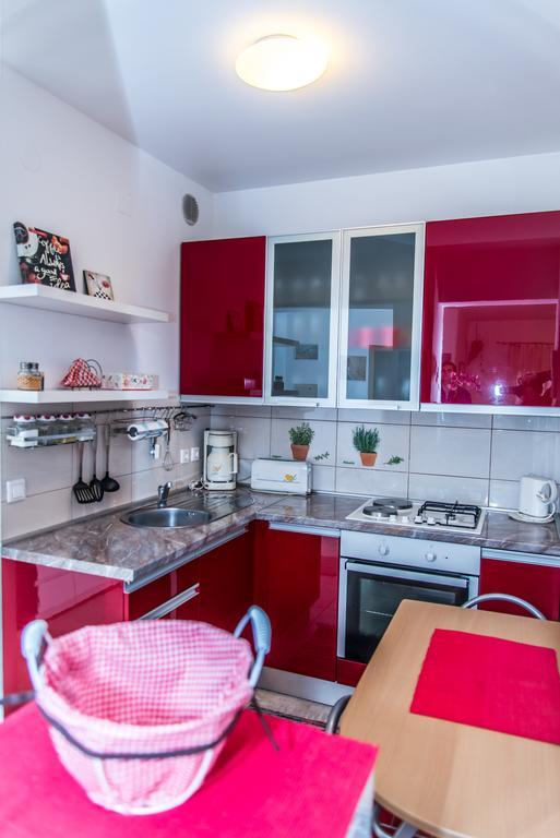 Apartment Flores Osijek Bagian luar foto