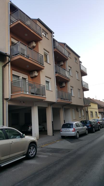 Apartment Flores Osijek Bagian luar foto